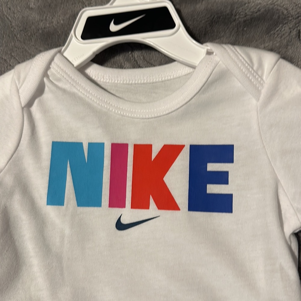 Nike bodysuit matching set size 9m nwt - Picture 2 of 4